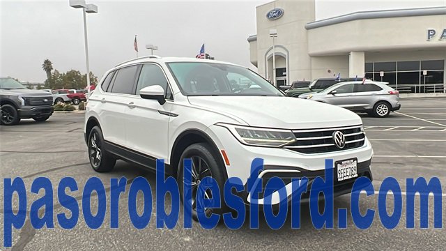 Used 2023 Volkswagen Tiguan SE image 1
