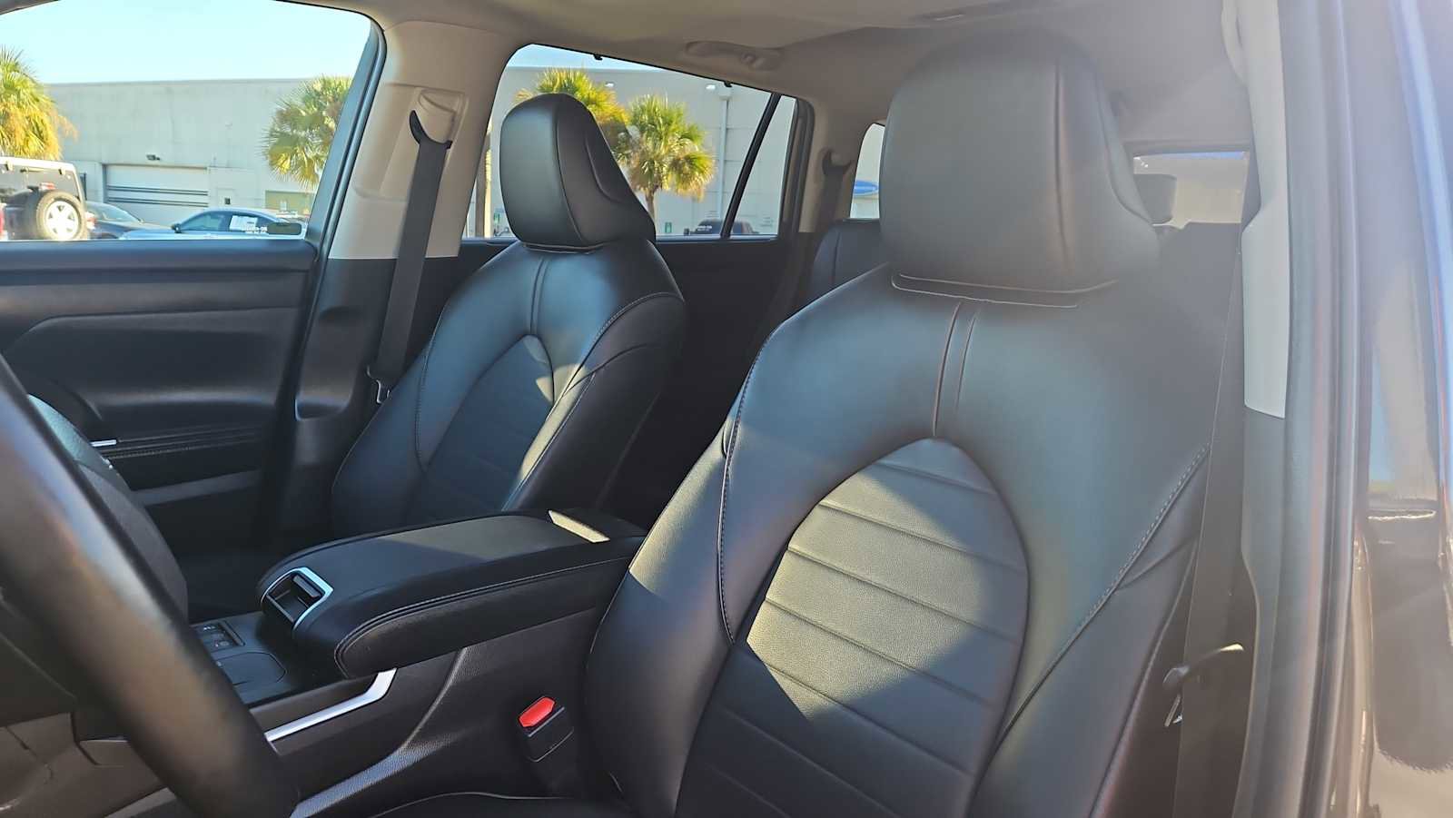 Used 2023 Toyota Highlander XLE image 13