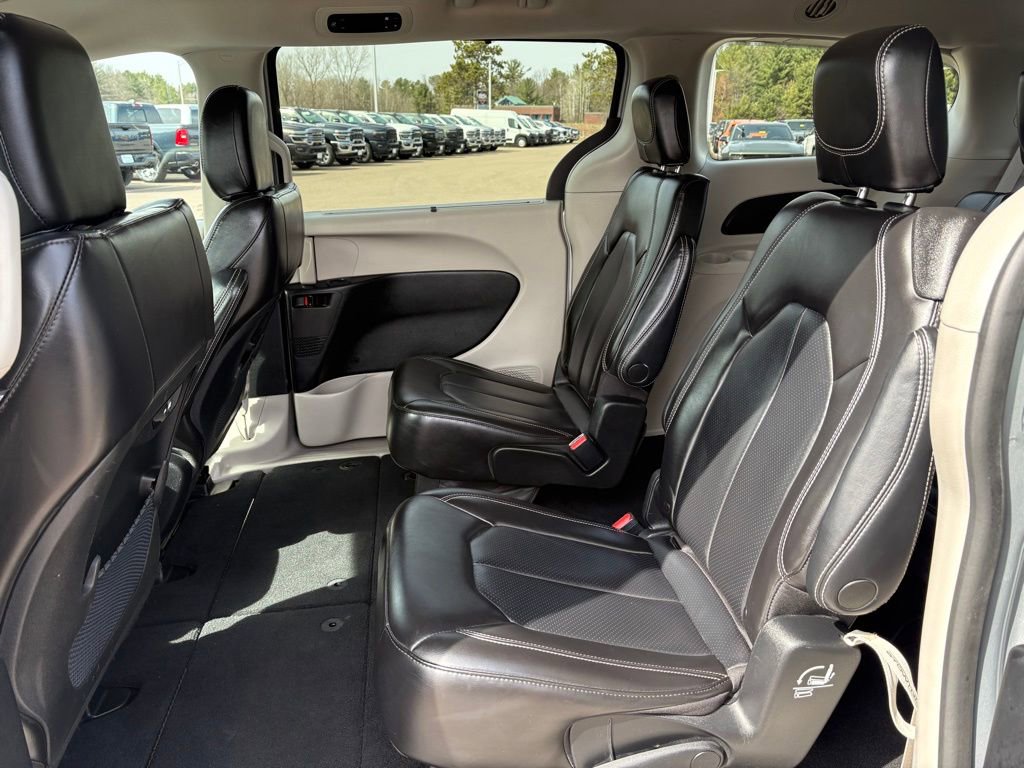 Certified 2023 Chrysler Pacifica Touring-L FWD image 14