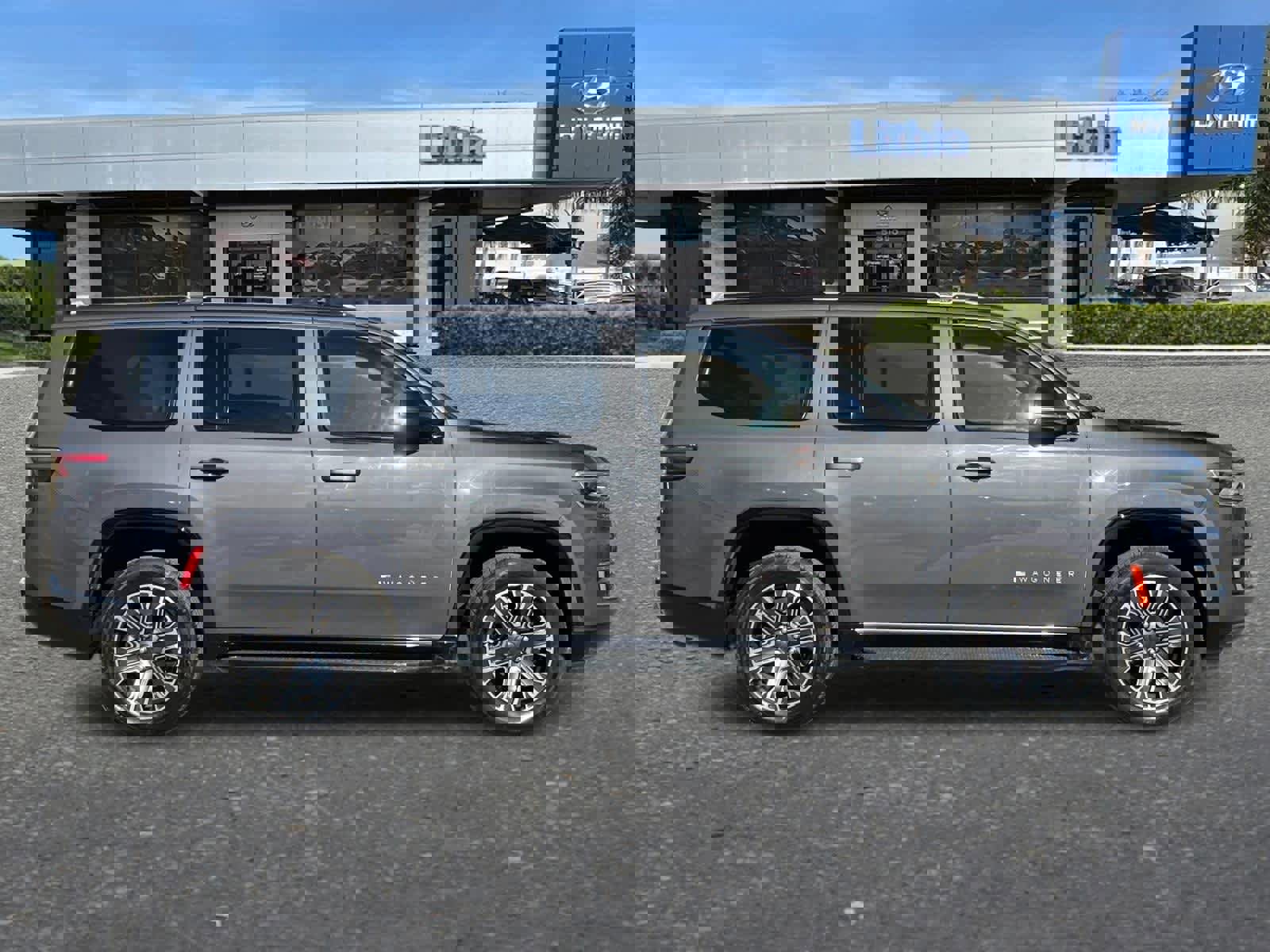 Used 2024 Jeep Wagoneer Series II w/ Flexible Seating Group image 9