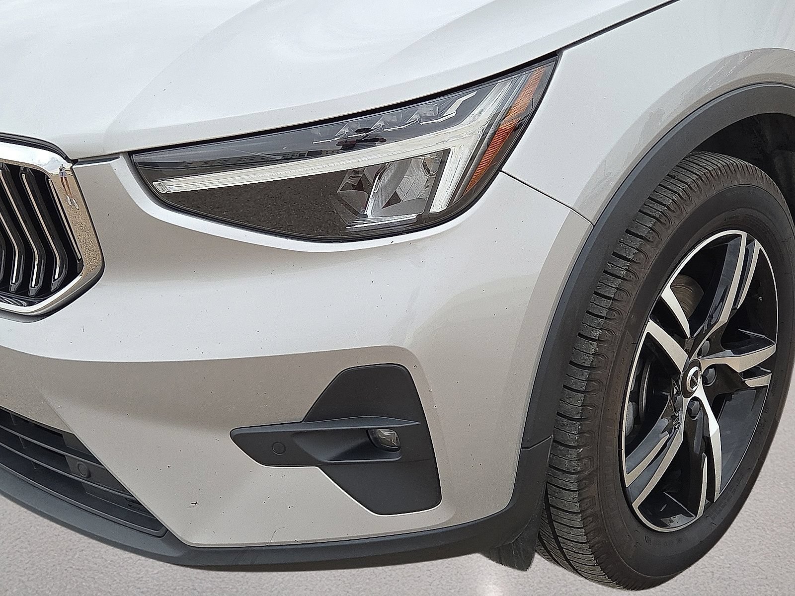 Used 2023 Volvo XC40 B5 Plus AWD/4WD image 10