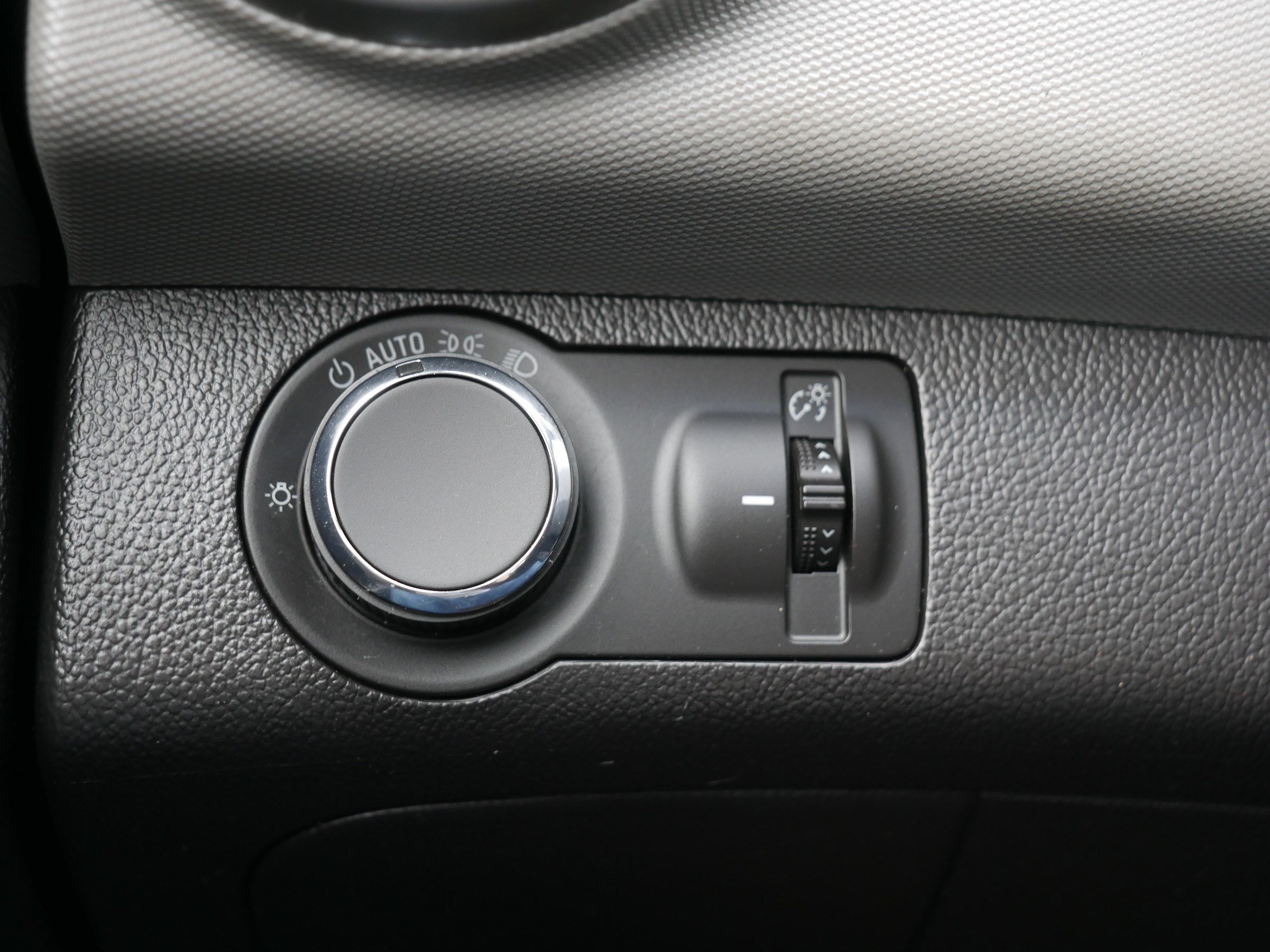 Used 2013 Chevrolet Sonic LT FWD image 26