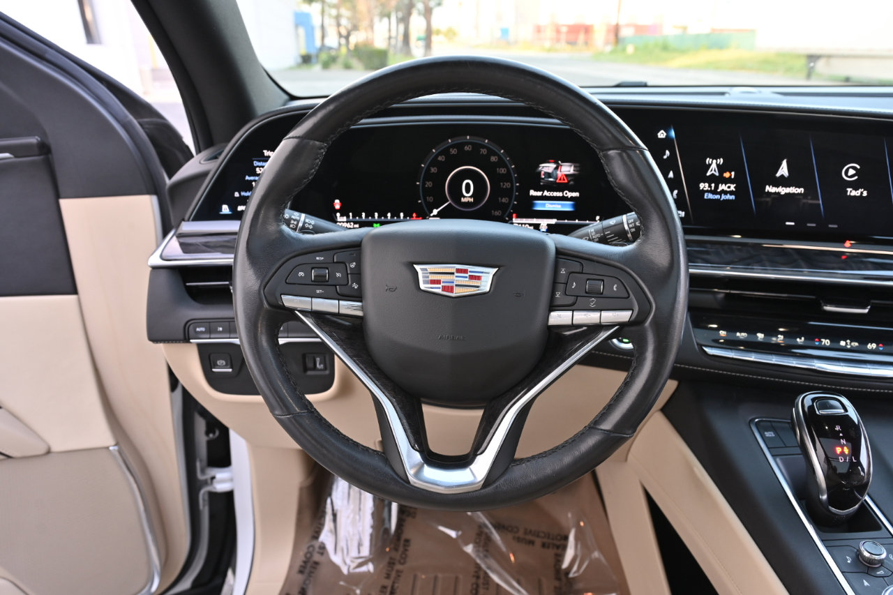 Used 2021 Cadillac Escalade Premium Luxury image 20
