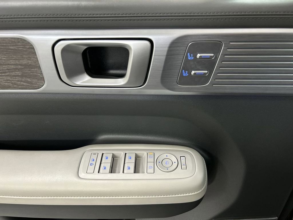 Used 2024 Hyundai Santa Fe Limited AWD/4WD image 11