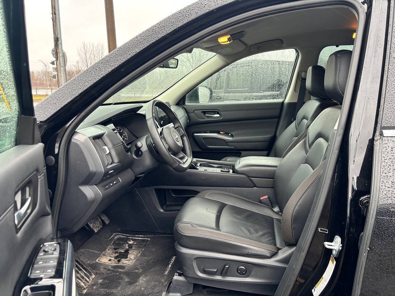 Used 2025 Nissan Pathfinder SL w/ Cargo Package AWD/4WD image 9