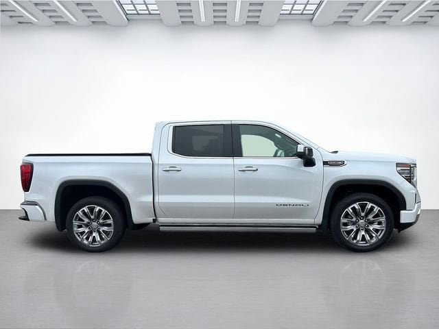 Used 2024 GMC Sierra 1500 Denali AWD/4WD image 3