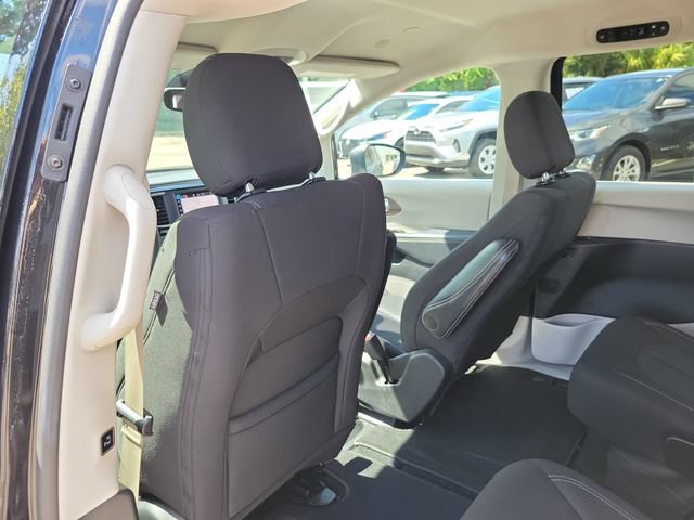 Used 2023 Chrysler Voyager LX FWD image 13