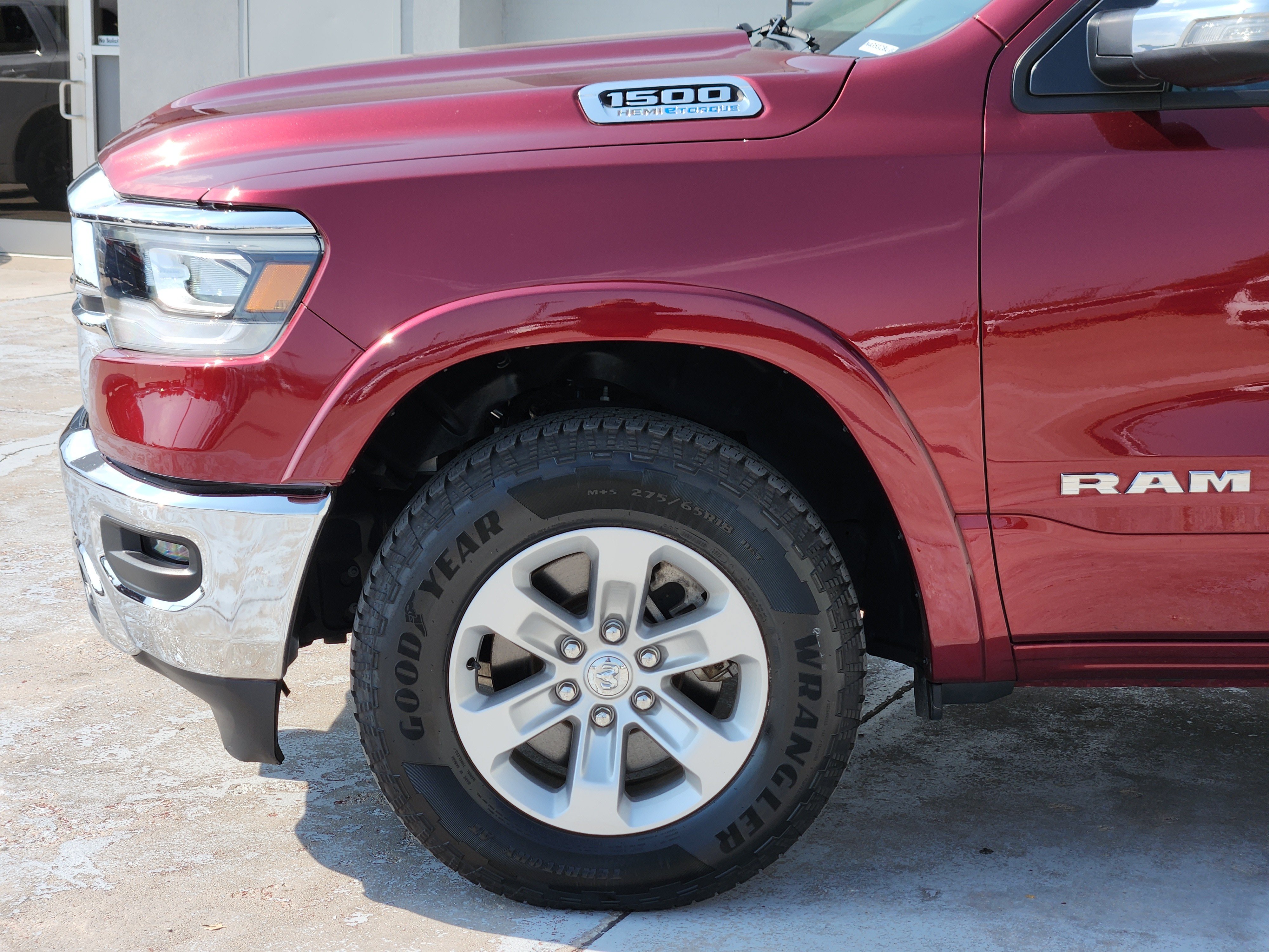Used 2022 RAM 1500 Laramie AWD/4WD image 9