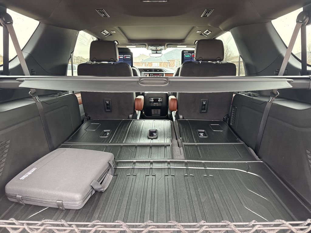 Used 2024 GMC Yukon XL Denali Ultimate w/ LPO, Illumination Package image 44