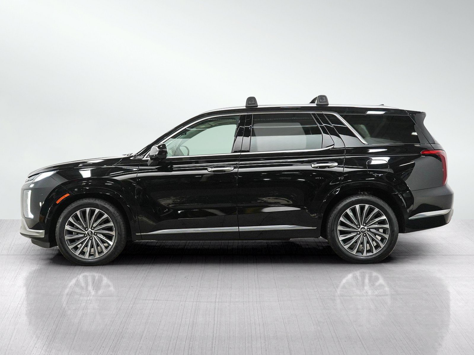 Used 2024 Hyundai Palisade Calligraphy AWD/4WD image 2