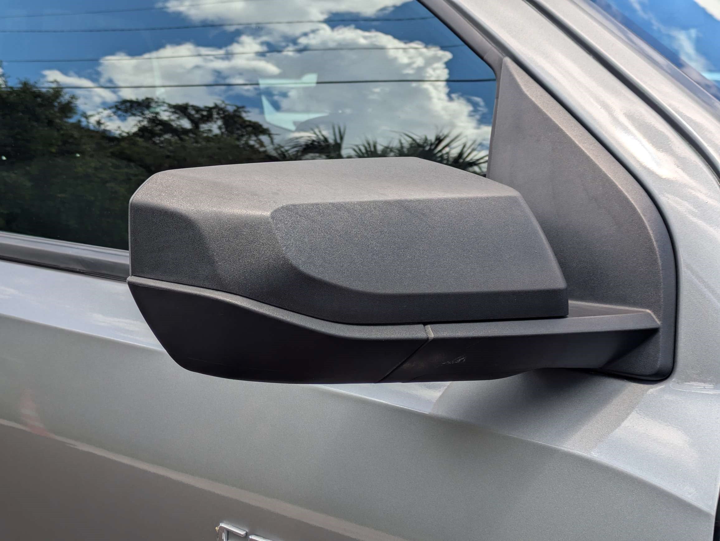 Used 2025 Chevrolet Colorado W/T RWD image 11