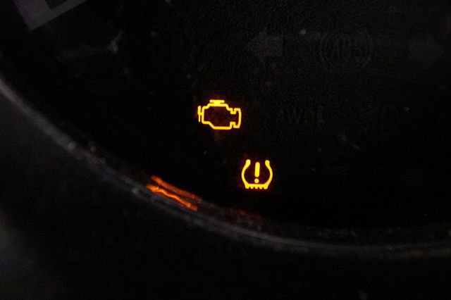 Used 2011 Chrysler 200 Limited FWD image 19