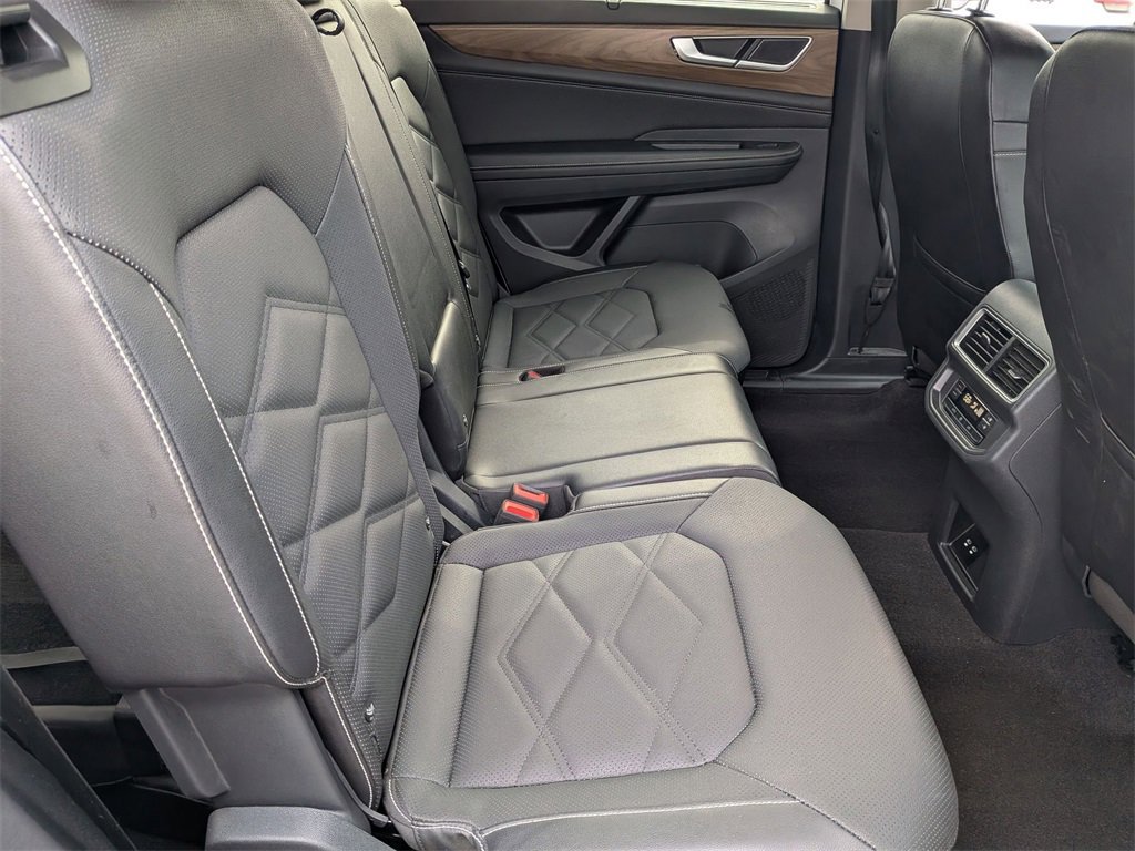 Used 2024 Volkswagen Atlas SE image 31