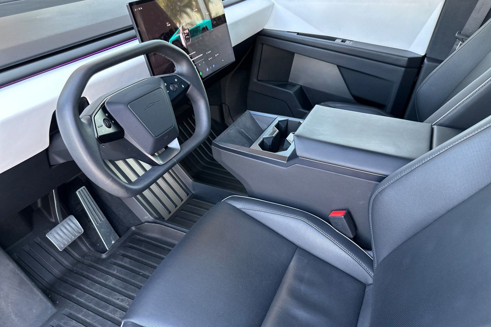 Used 2024 Tesla Cybertruck AWD Crew Cab image 10