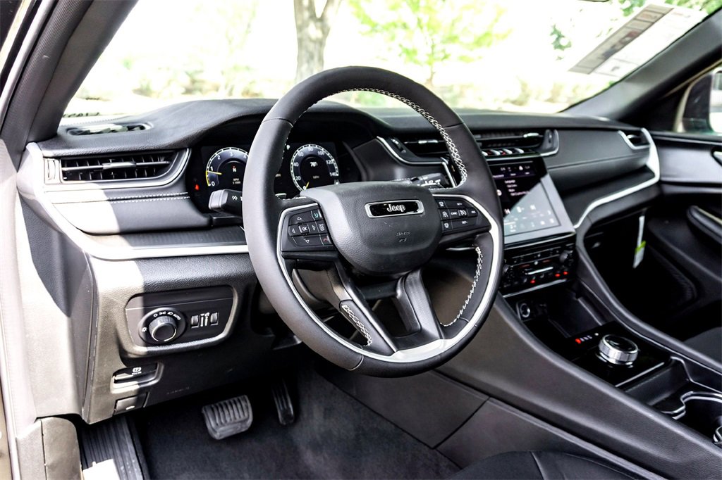 New 2025 Jeep Grand Cherokee L Laredo w/ Luxury Tech Group I image 11