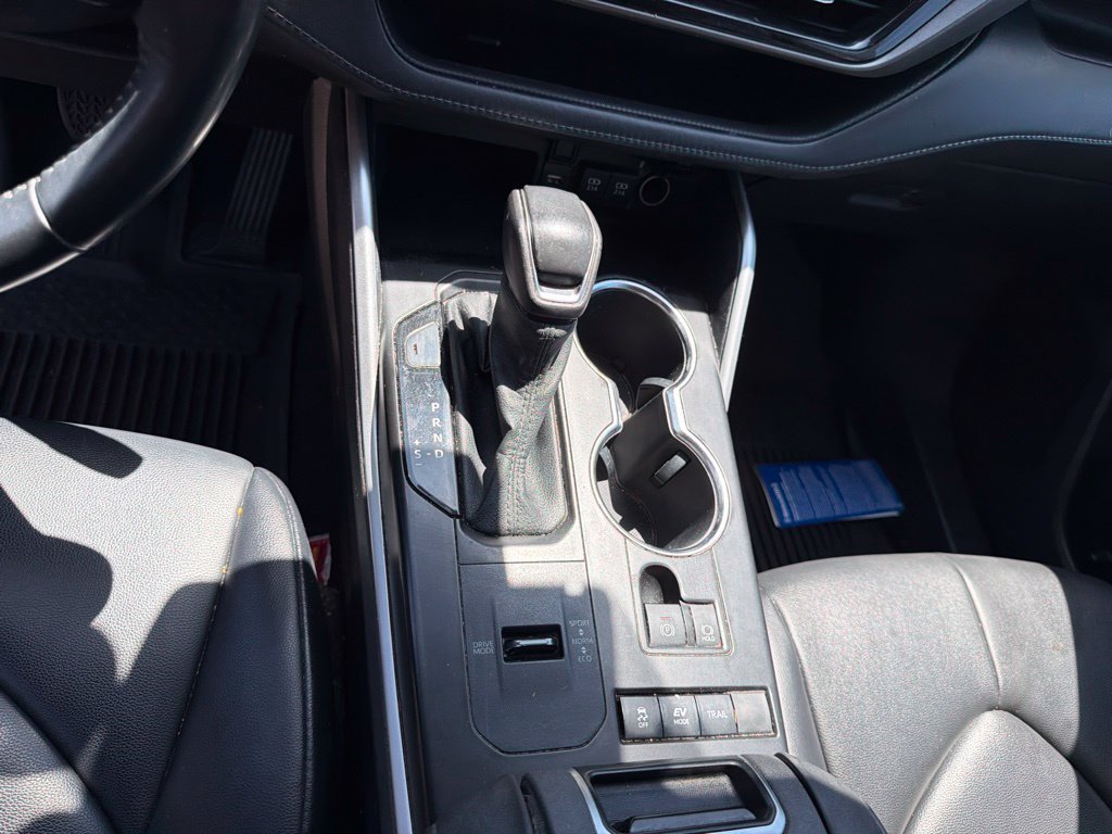 Used 2021 Toyota Highlander XLE AWD/4WD image 17