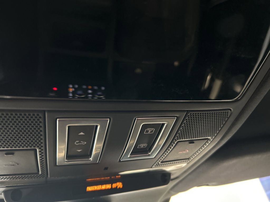 Used 2023 Land Rover Defender 90 X-Dynamic SE image 11