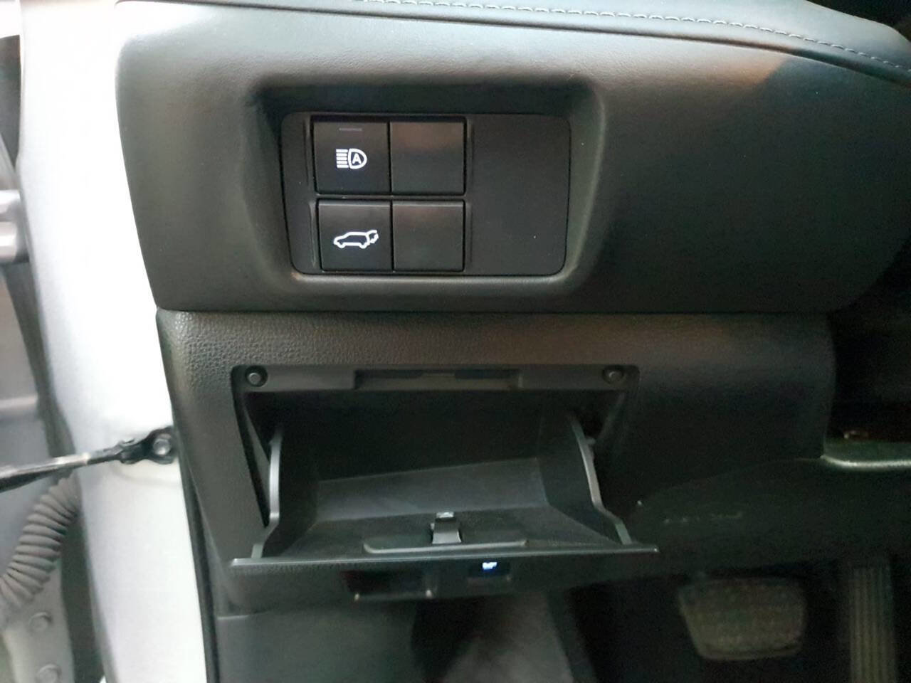 Used 2021 Toyota Highlander XLE image 16