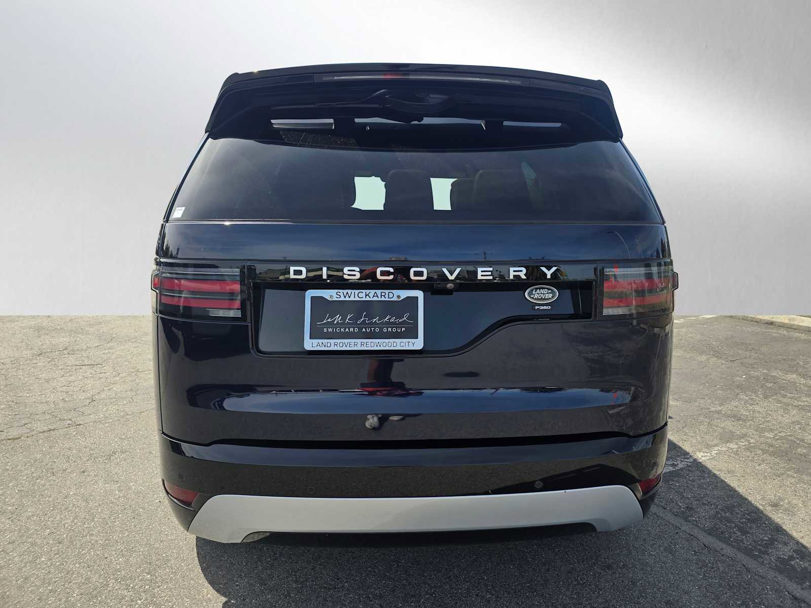 Used 2023 Land Rover Discovery Metropolitan Edition image 4