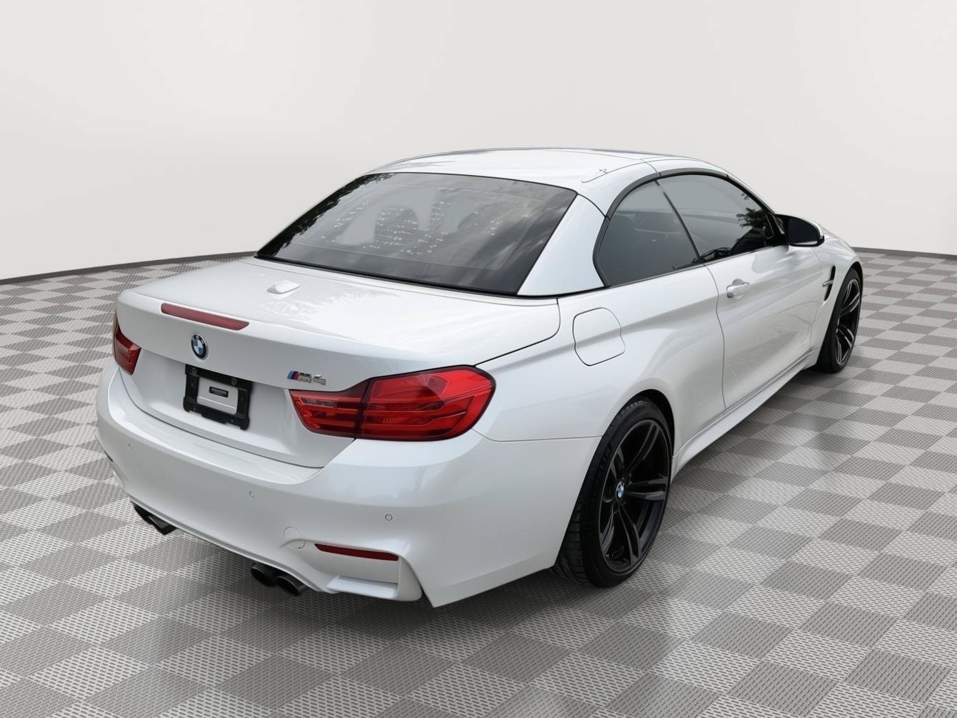 Used 2016 BMW M4 Convertible RWD image 12