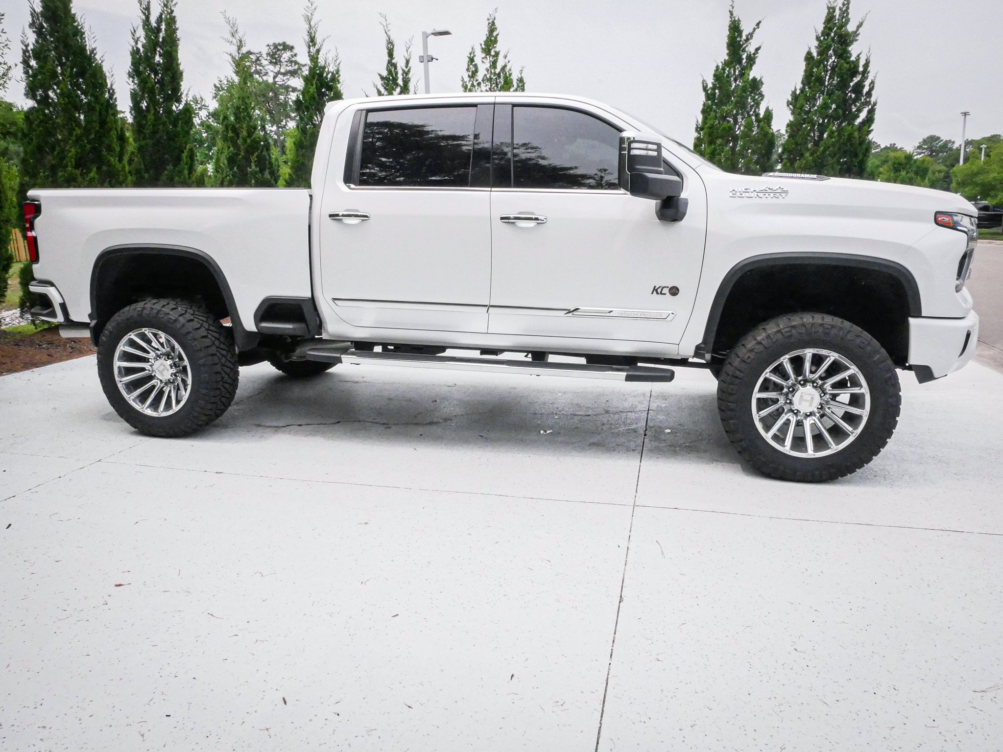Used 2024 Chevrolet Silverado 3500 High Country w/ Technology Package AWD/4WD image 11