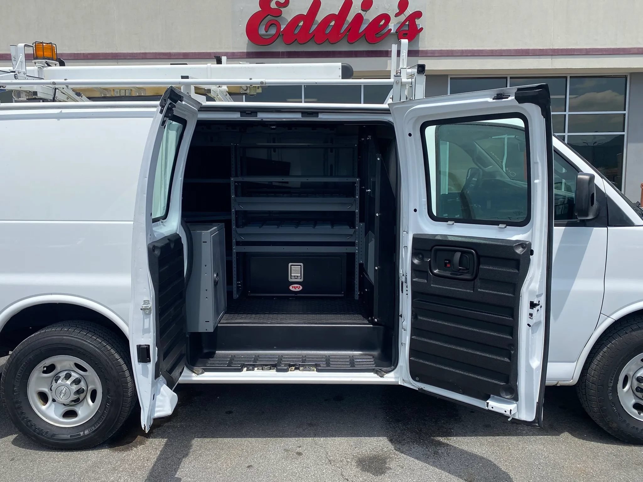 Used 2016 Chevrolet Express 2500 RWD image 20