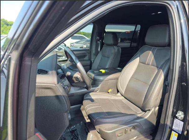 Used 2022 Chevrolet Suburban RST w/ Luxury Package AWD/4WD image 4