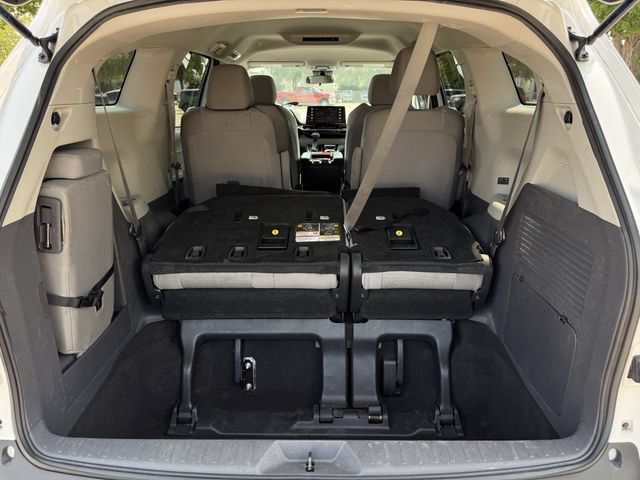 Certified 2023 Toyota Sienna LE FWD image 27