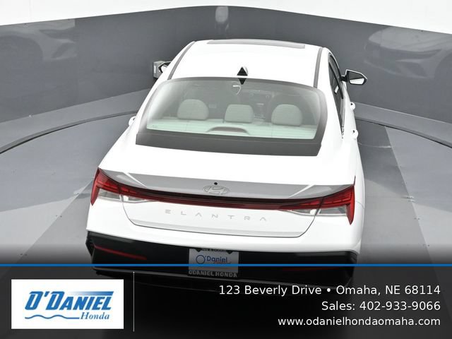 Used 2024 Hyundai Elantra SEL w/ Convenience Package FWD image 17