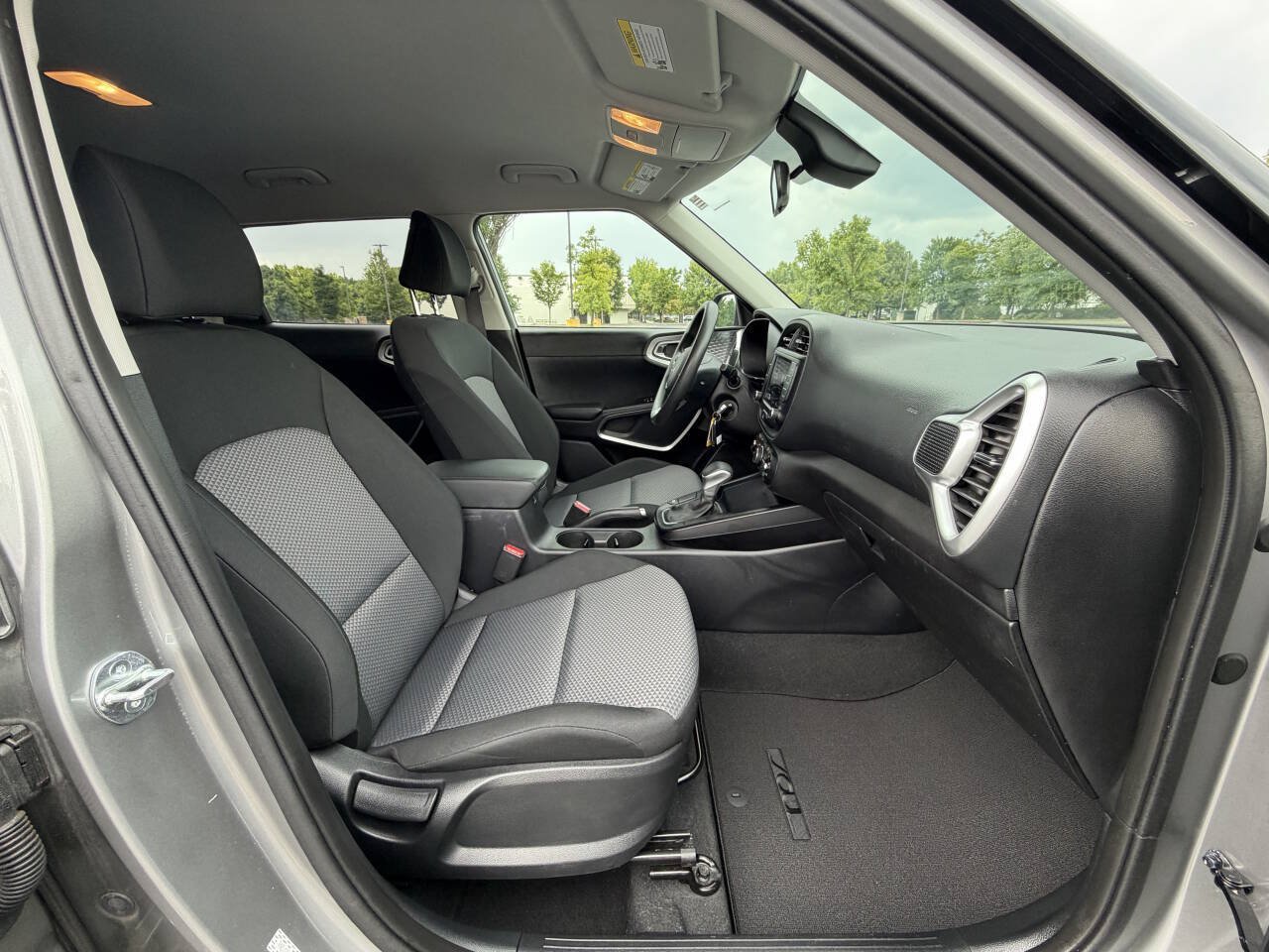 Used 2023 Kia Soul LX w/ LX Technology Package FWD image 15
