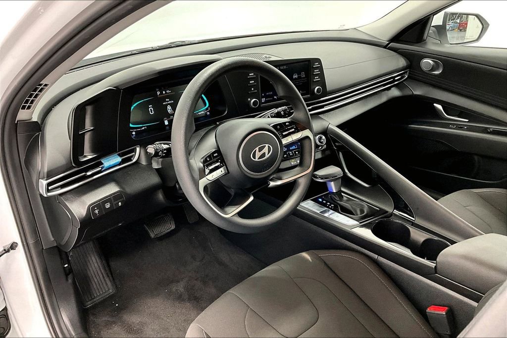 Used 2026 Hyundai Elantra Blue image 16