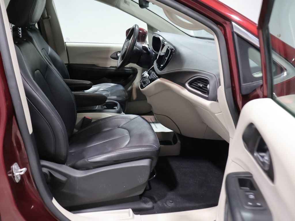 Used 2022 Chrysler Pacifica Touring-L AWD/4WD image 21