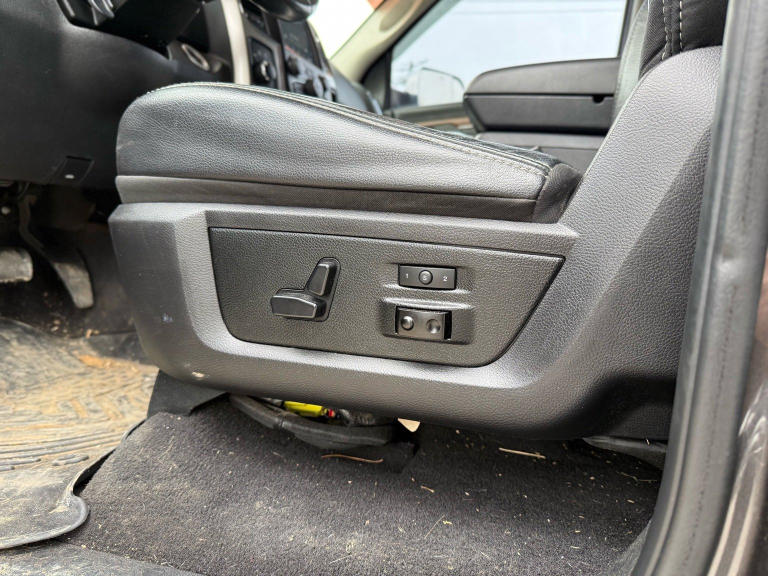 Used 2018 RAM 2500 Laramie w/ Cold Weather Group image 21