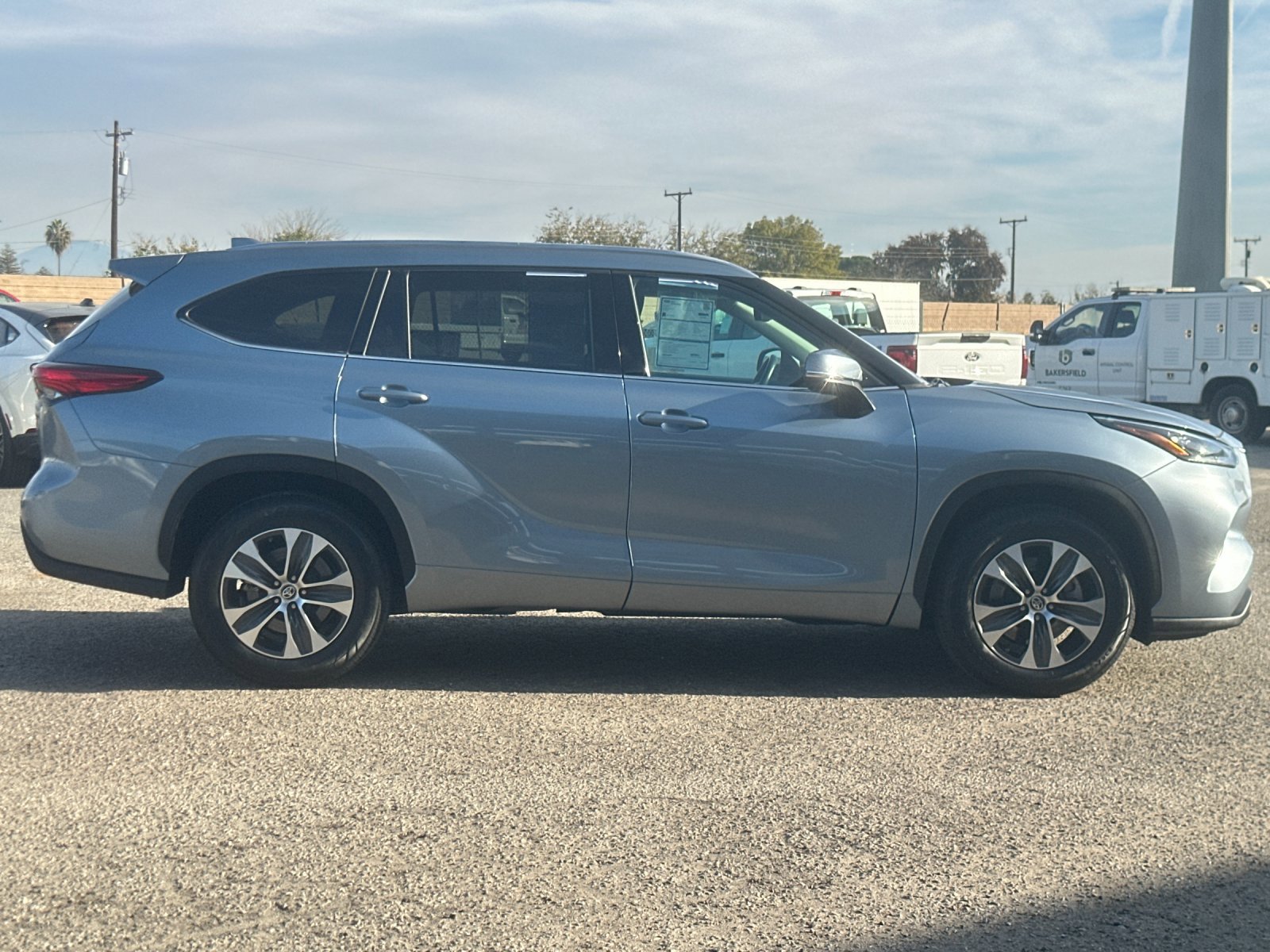 Used 2020 Toyota Highlander XLE image 3