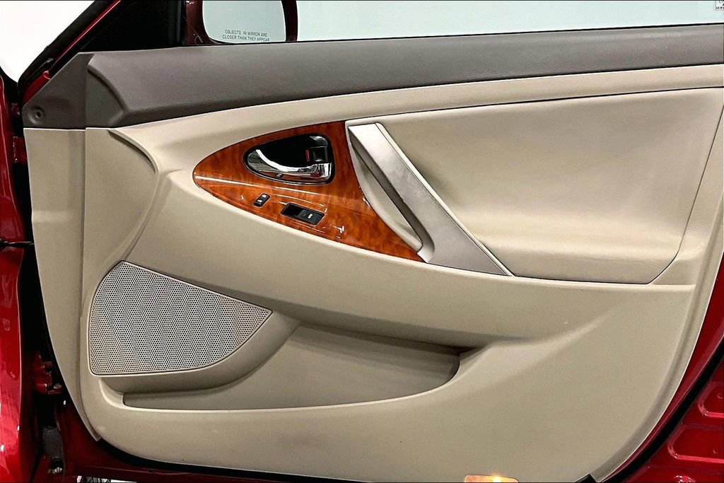 Used 2011 Toyota Camry XLE w/ XLE Extra-Value Pkg #2 image 23