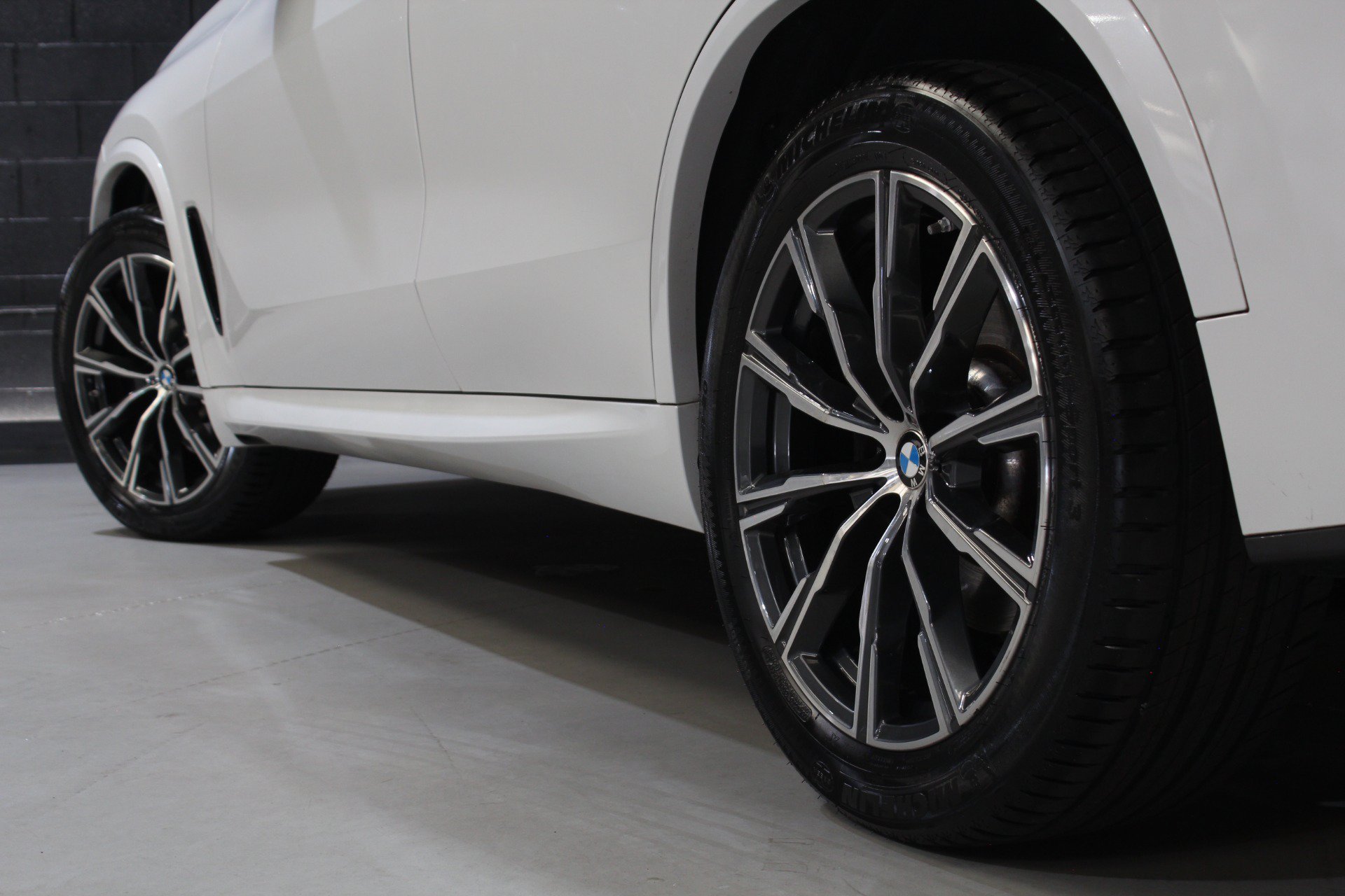 Used 2021 BMW X5 xDrive40i w/ M Sport Package AWD/4WD image 21