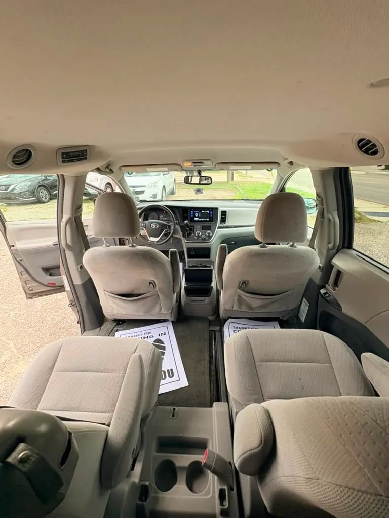 Used 2015 Toyota Sienna LE FWD image 16