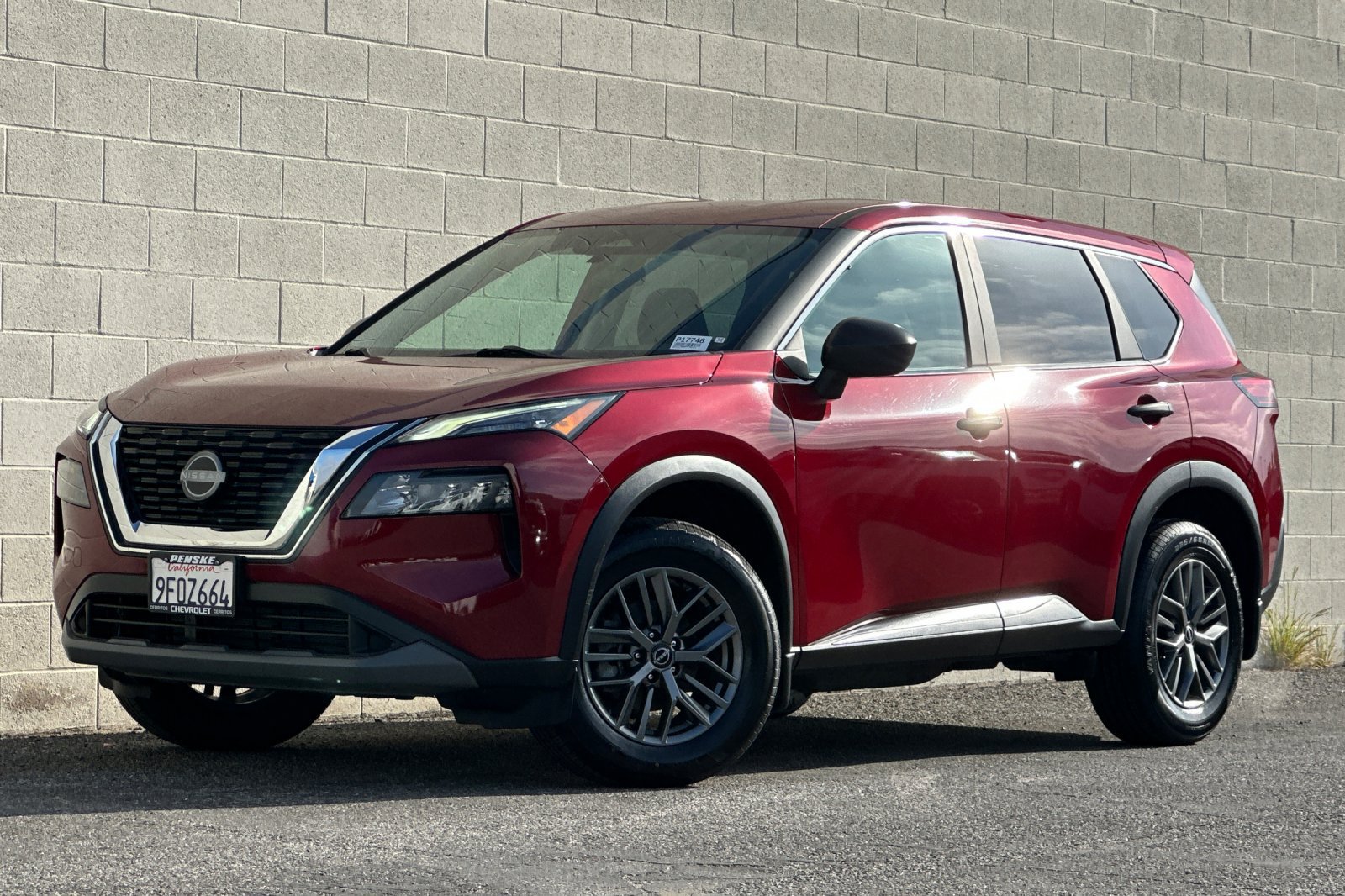 Used 2023 Nissan Rogue S FWD image 8