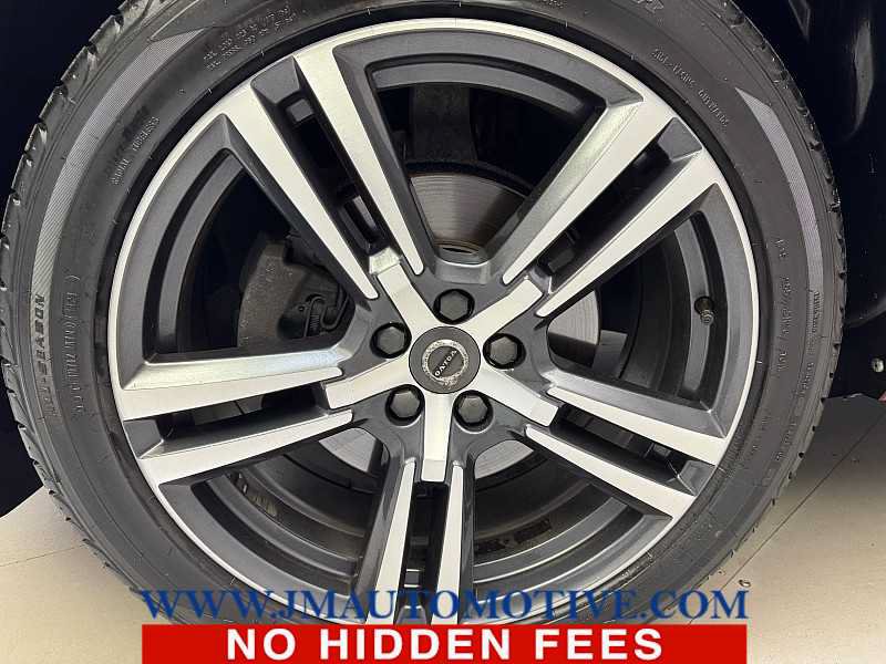 Used 2019 Volvo XC60 T5 Momentum w/ Multimedia Package AWD/4WD image 9