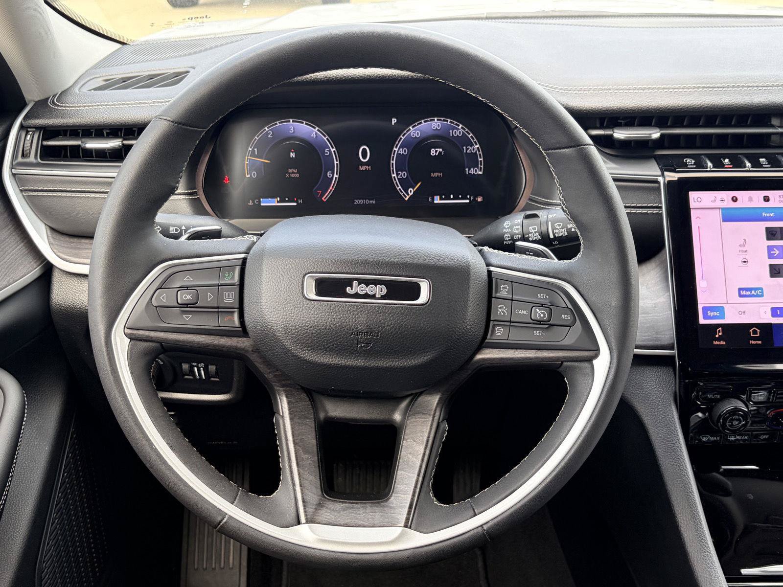 Used 2023 Jeep Grand Cherokee L Limited w/ Black Appearance Package AWD/4WD image 19