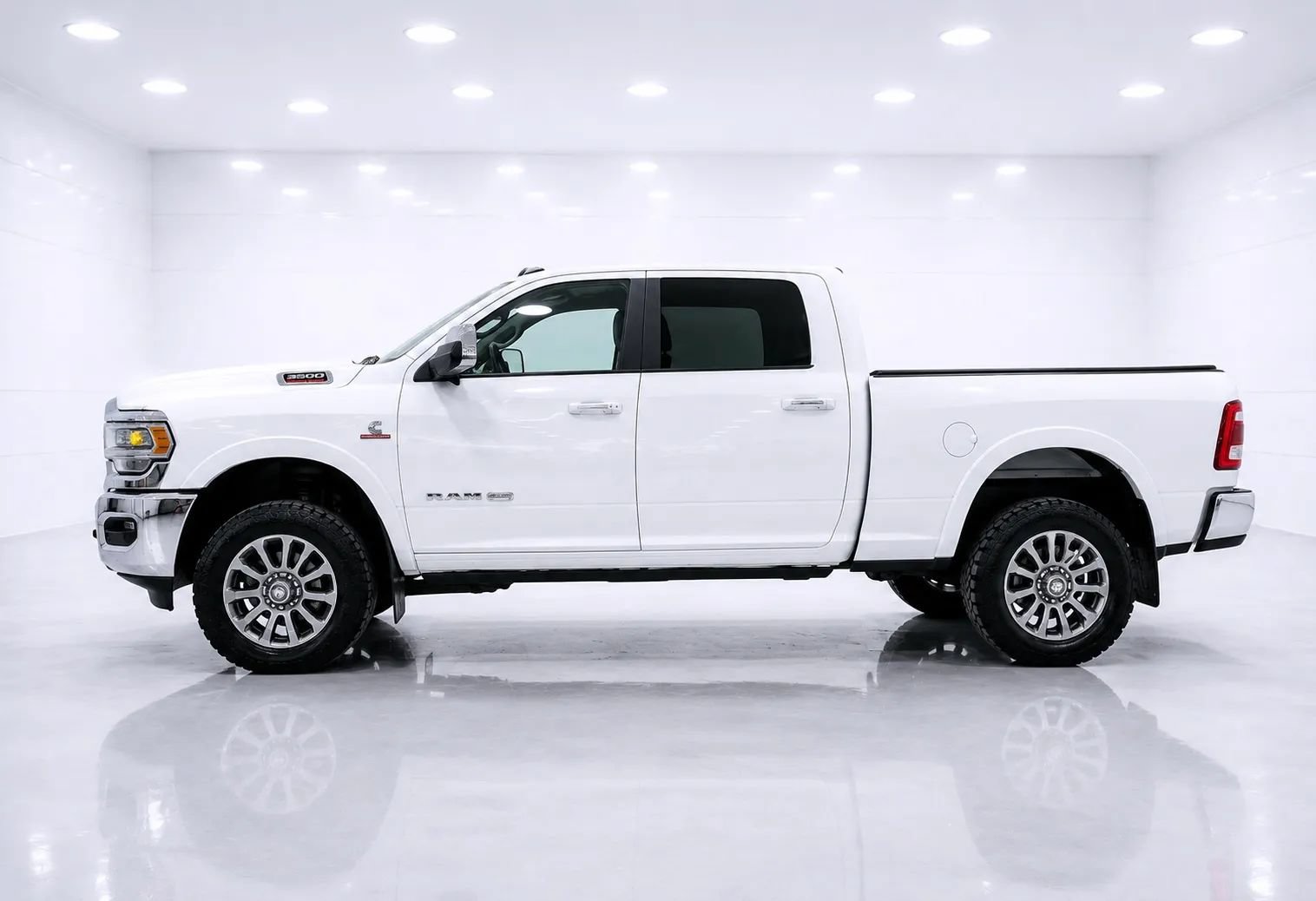 Used 2019 RAM 3500 Limited AWD/4WD image 2