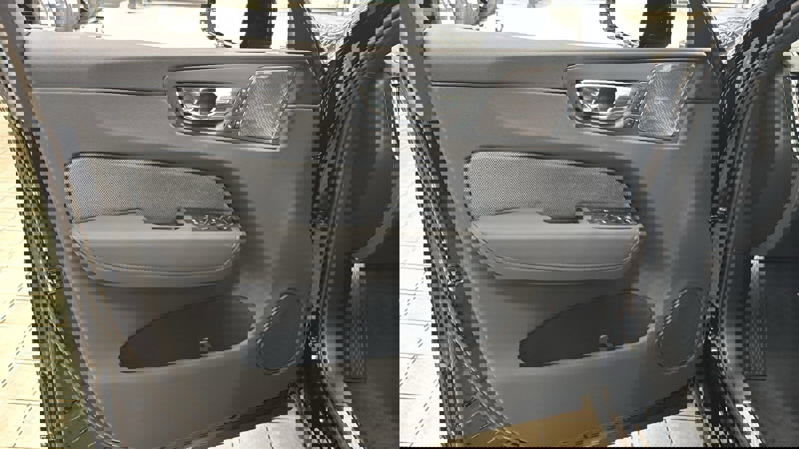 New 2026 Volvo XC60 T8 Ultra w/ Protection Package Premier image 21