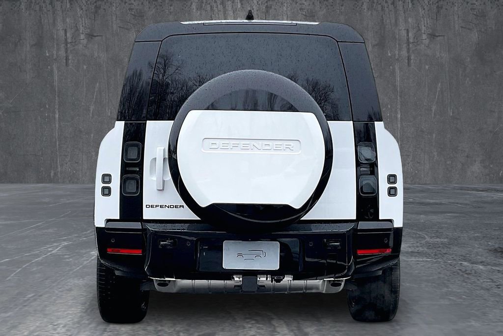 New 2026 Land Rover Defender 130 X-Dynamic SE AWD/4WD image 4