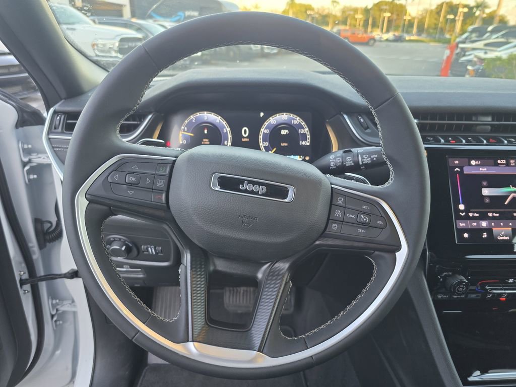 Used 2025 Jeep Grand Cherokee L Laredo image 19