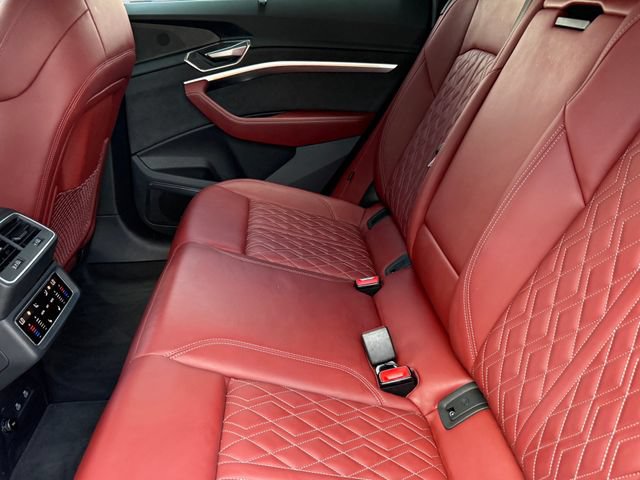 Used 2024 Audi SQ8 e-tron Prestige AWD/4WD image 25