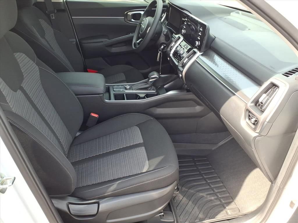 Used 2023 Kia Sorento LX FWD image 26
