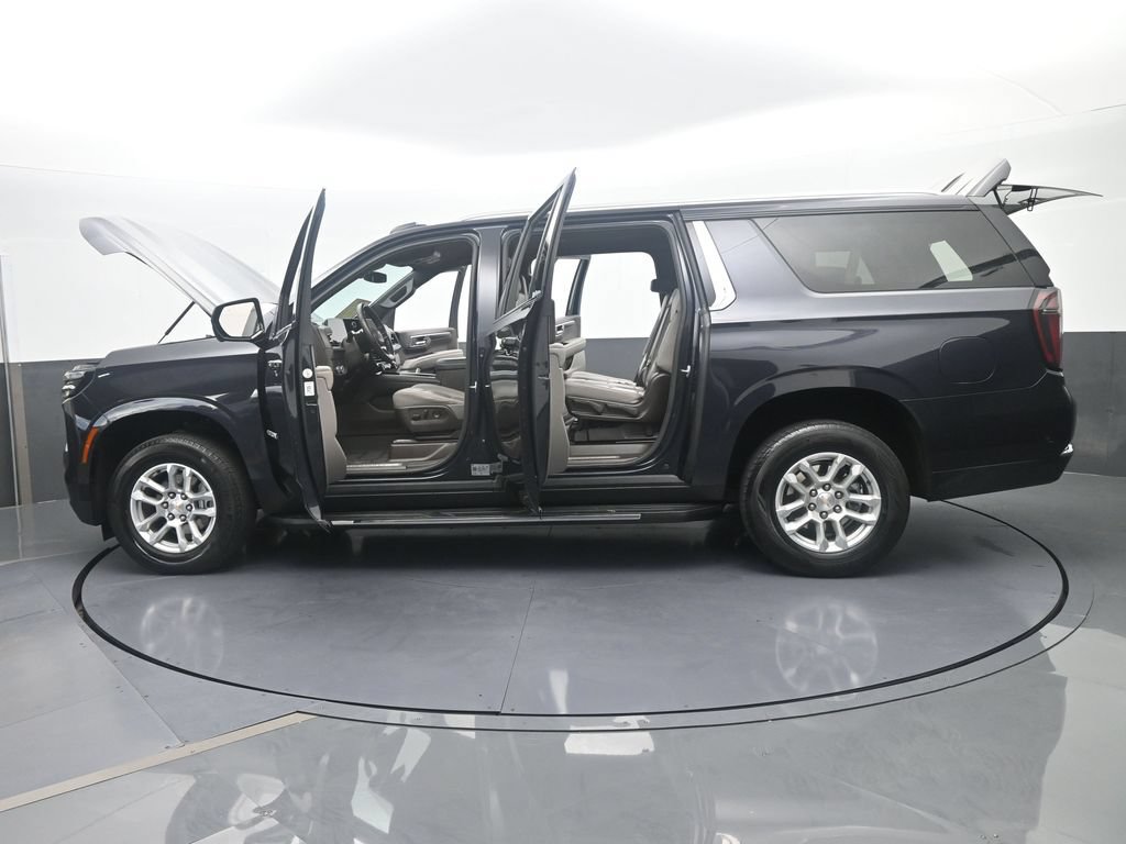 Used 2025 Chevrolet Suburban LT RWD image 87