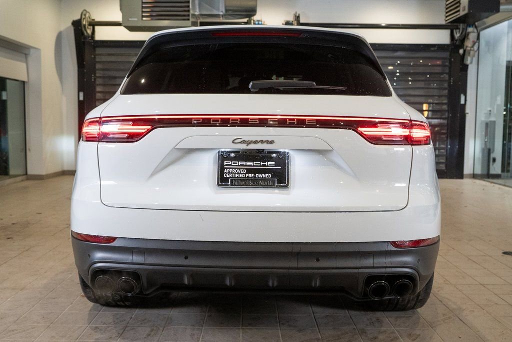 Certified 2023 Porsche Cayenne Platinum Edition image 9
