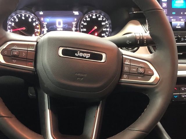 Used 2025 Jeep Compass Limited image 11