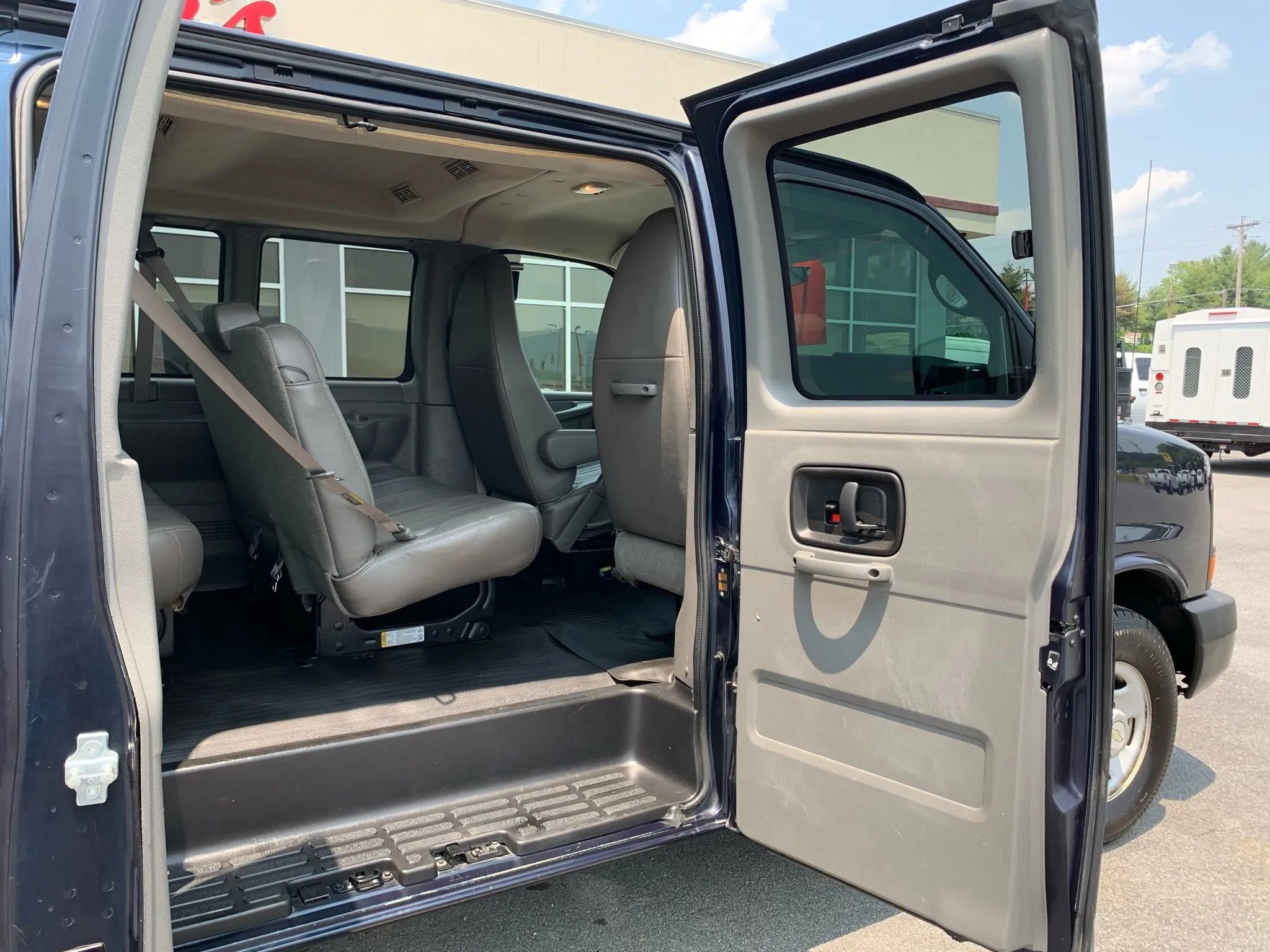 Used 2012 Chevrolet Express 3500 LS RWD image 23
